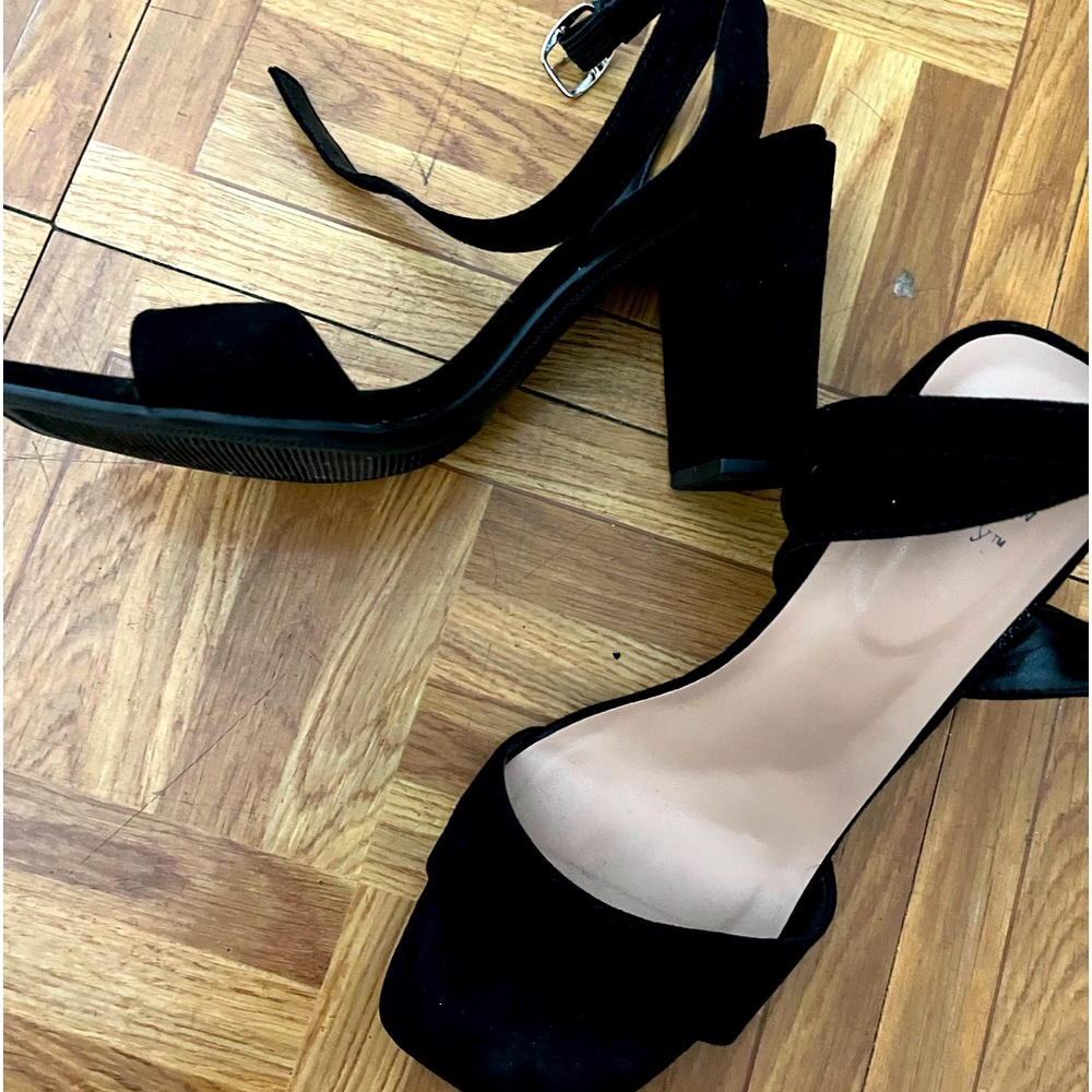 EUC A New Day Sal velvet black strappy heels 8W